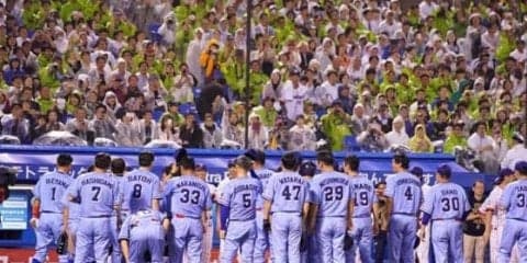 試合終了も…古田敦也氏がまさかの“泣きの1イニング”　ヤクルトOB戦で“延長戦”