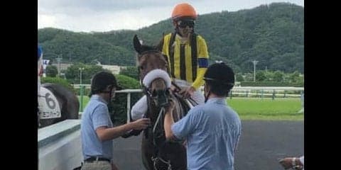 【土曜福島6R/新馬】戸崎「雰囲気のいい馬」ディープインパクト産駒のマジックキャッスルが制す