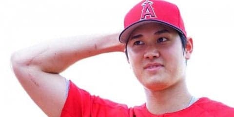 【MLB】大谷翔平がチャレンジ？　受話器片手の“お茶目仕草”にファン歓喜「オオタニタイム」
