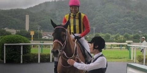 【バーデンバーデンＣ】大野「フワッとする場面も」５番人気のカラクレナイが接戦を制す！