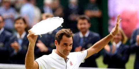準優勝のフェデラー「他の37歳のみなさんも頑張ってください」とエール。4時間57分、最終セットタイブレークの死闘を戦い抜く[ウィンブルドン]