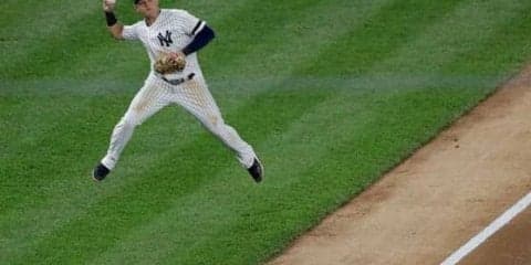 【MLB】ジーターを彷彿!?　ヤ軍三塁手の超美技にファン絶賛　「最強の肩の持ち主」