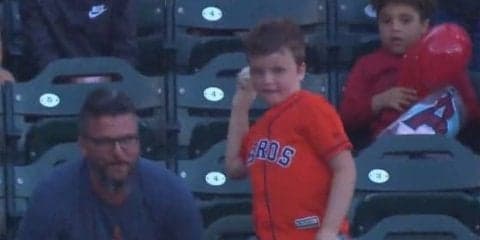 【MLB】唖然呆然…　父が手にしたホームランボール、貰った息子の珍行動に米爆笑「笑いが止まらない」