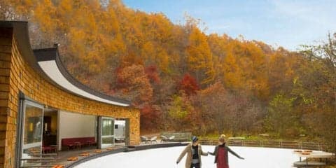 軽井沢の屋外スケート場「ケラ池スケートリンク」、10月営業開始