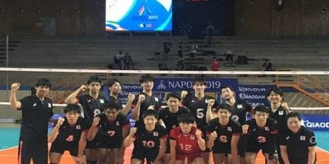 日の丸をつけた村山、宮浦が奮闘！