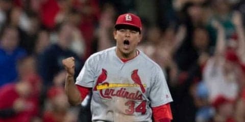 【MLB】どうしてこうなった？　左翼の後ろで中堅全力ダイブ　まさかの珍プレーに米「爆笑」