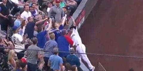 【MLB】マリナーズ野手があ然…　敵ファンのファウル“横取り”に米「妨害じゃないか」