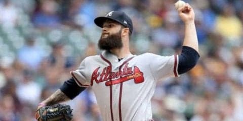 CY賞左腕カイケルがまさかの尻もち…　マウンド上で何が？　MLB公式「結んでおかなきゃ」