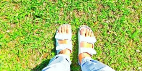 暑さ本番、そろそろ休日くらいサンダルだな、というそこのあなた！素足の準備できていますか！？