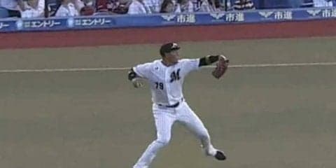 ロッテ新助っ人、球場どよめく2試合連続の鬼肩が話題！　「本場のレーザービーム」