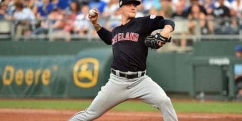 メジャー投手がファウルボールに超絶ダイブ！　MLB公式驚愕「フル・エクステンション」