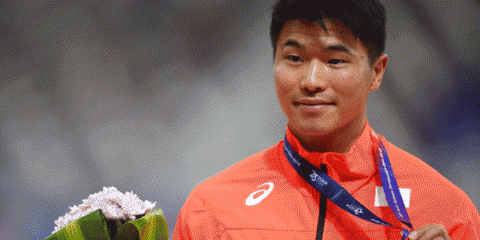 日ハム、陸上男子100M日本人3人目9秒台・小池選手がファーストピッチ　8・2ホークス戦で