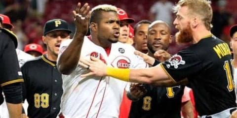 マウンドから相手ベンチに猛ダッシュ→左フック　MLBで6選手退場の大乱闘劇