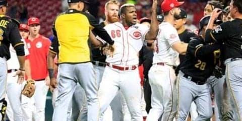 【MLB】「野球ではなく喧嘩」-6人退場の大乱闘劇、猛ダッシュ→左フックの左腕に“酷評”
