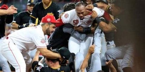 【MLB】6人退場の大乱闘劇の衝撃…　すでに退場していた監督も“再登場”で大暴れ!?