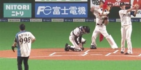 陸上・小池祐貴、背番号「9.98」で始球式　日ハム清宮に驚き「デカかったです」