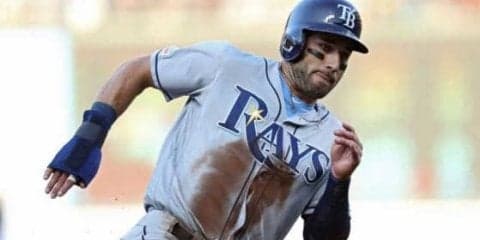 【MLB】どっちが悪い？　打者と一塁手の正面衝突にファンも物議「明らかに…」