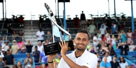 キリオスの友人マレーは、彼が上手く振る舞うことを願う