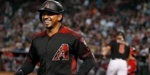 笑いながら左翼席へ特大アーチの真相は？　MLB公式「彼と夕食を共にする予定だった」