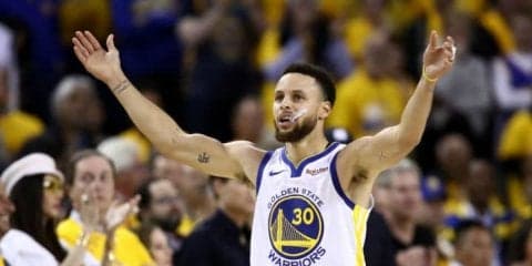 荒れ果てたオークランドの屋外コート修繕のため、一肌脱いだステフィン・カリー