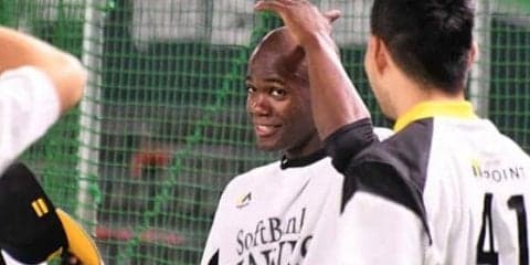 鷹モイネロ、スキンヘッドで10日復帰「日本に戻ったら暑かった」