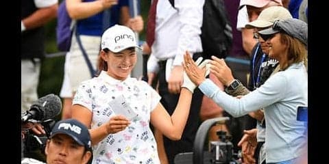 世界中のファンが渋野日向子に熱視線。笑顔とプレーの速さにホレた