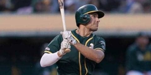 【MLB】空振りでバッティンググローブが吹っ飛ぶ珍事　初速10キロ表示にファン「ウケる」