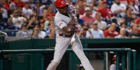 【MLB】「見るのがやめられない」…ファンが“飛んでこない”ファウルに驚き、ビール浴びる悲劇