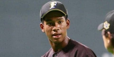 日ハム万波、本拠地初戦はベンチスタートも栗山監督「天真爛漫な姿は見ていて楽しい」