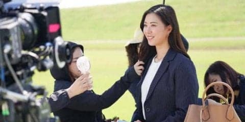 女子野球漫画「花鈴のマウンド」が甲子園をジャック！　“女子高生”加藤優＆“OL”みなみCM出演