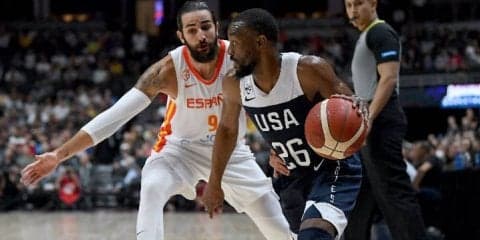 チームUSAがスペインに勝利、ケンバ・ウォーカーは「周りの意見は気にならない」