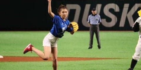 白のショートパンツでファン魅了　“野球女子”坪井ミサトさん、94キロストライクにファンどよめく