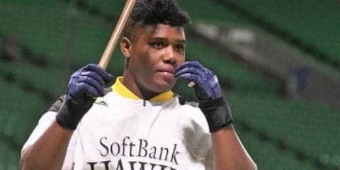 鷹コラス、史上9人目の初打席初球本塁打！「まさかこんな最高の結果になるなんて…」