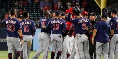 【MLB】両軍総出で乱闘寸前、場内騒然も…理由は特になし!?　監督「2人がイライラして」