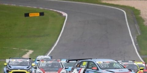ティエリー・ヌービル、TCRドイツ・ニュル戦でレース勝利