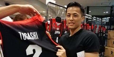 Akatsuki Fiveの物販ブースに富樫勇樹がサプライズ登場、即席サイン会は大盛況に！