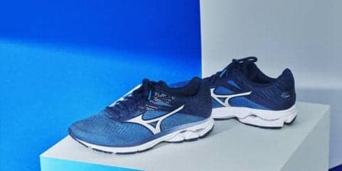 ミズノ、スムーズな走り心地のランニングシューズ「WAVE RIDER 23」発売