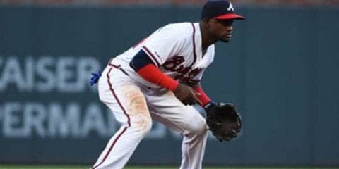 【MLB】“バックハンドダイブ捕球”→座ったまま送球　遊撃名手の「クレイジー」超絶美技