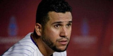 走者の動きに惑わされた？　左翼手が“笑撃“転倒、MLB公式「どうしたんだ？」