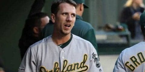 【MLB】捕った本人もびっくり！　太陽で打球見失いながらの超絶捕球にファン「本当ラッキー」