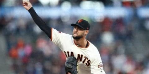 【MLB】170キロ弾丸ライナーが顔面を…　ジ軍右腕、間一髪の好捕にファン称賛「心臓止まった」