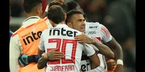 ダニ・アウベスの帰還にブラジル中が熱狂。主将として「Ｗ杯を目指す」