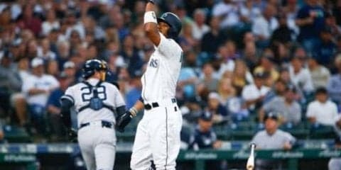 【MLB】投げた手袋が球審の顔面直撃→即退場…2試合出場停止に異議の外野手「驚いた」