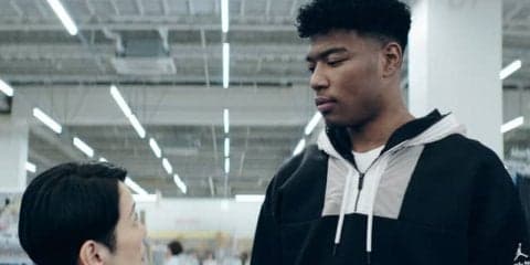 八村塁が白戸家シリーズ新CMに出演！お兄ちゃんと入れ替わるコミカルな芝居に挑戦