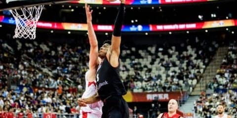 日本代表の八村塁が世界へアピール、豪快ダンクが大会2日目のベストプレーに選出