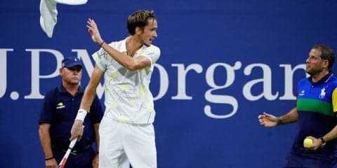 「メドベージェフは新しい悪役」。不適切な行為を重ねたあげく、観客を煽る