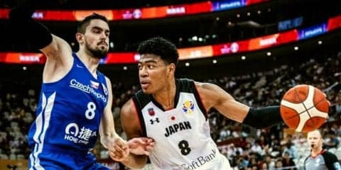 八村塁はディフェンスとリバウンドを徹底できず悔やむ「ズルズル行ってしまった」