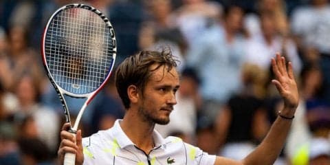 メドベージェフ「試合ができるかどうかも心配だった」。足に不安も自身初のベスト4進出