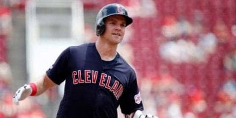 【MLB】「なんてこった！」投げた本人ですら笑っちゃう、衝撃のレーザービーム大暴投