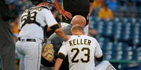 【MLB】169キロの強烈ライナーが右手首に直撃　マウンド上で悶絶する右腕に球場騒然